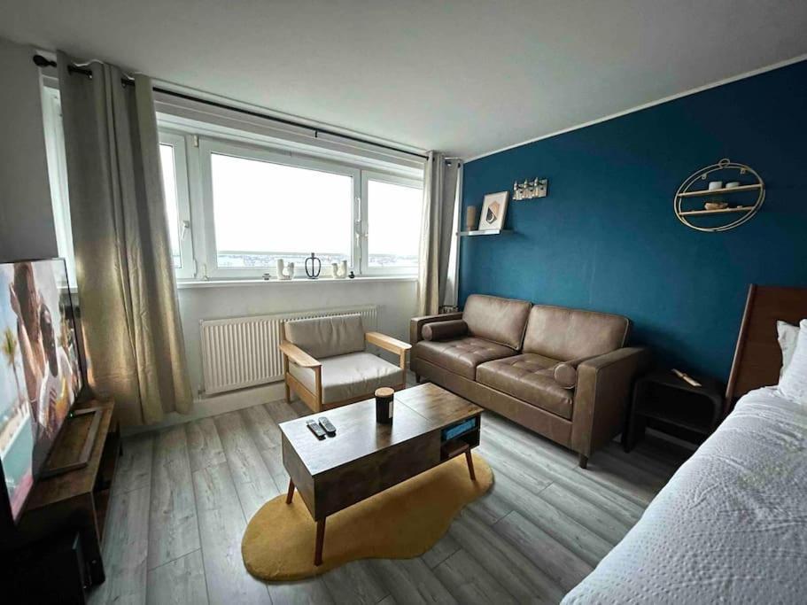 Westfield View Flat *